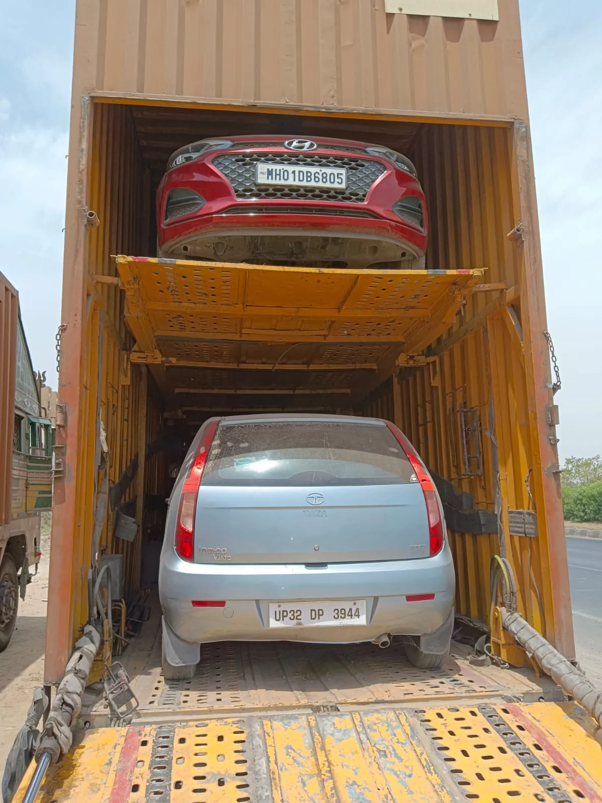 Enclosed Car Transport Carrier